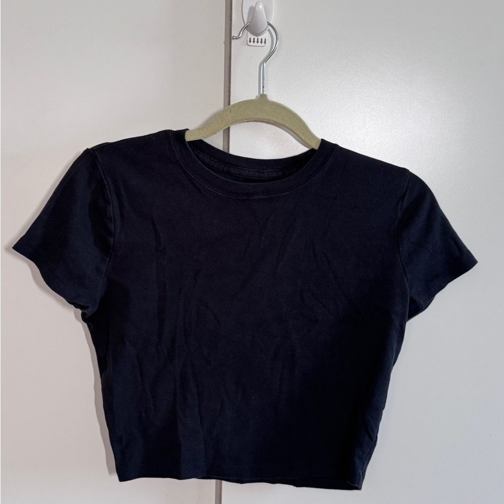 Hollister Black Cropped Baby Tee Must-Have Collection (M)